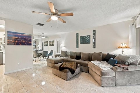 House in Palm Harbor, Florida 2 bedrooms, 92.9 sq.m. № 2393738 - photo 9