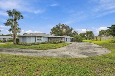 House in Palm Harbor, Florida 2 bedrooms, 92.9 sq.m. № 2393738