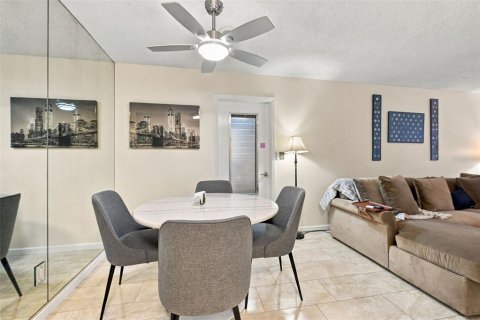 House in Palm Harbor, Florida 2 bedrooms, 92.9 sq.m. № 2393738 - photo 12
