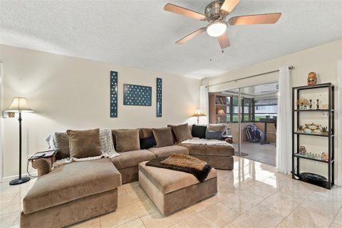House in Palm Harbor, Florida 2 bedrooms, 92.9 sq.m. № 2393738 - photo 10