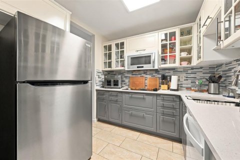 House in Palm Harbor, Florida 2 bedrooms, 92.9 sq.m. № 2393738 - photo 19