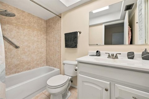 House in Palm Harbor, Florida 2 bedrooms, 92.9 sq.m. № 2393738 - photo 24