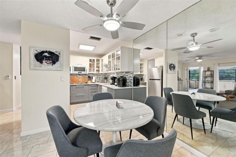 House in Palm Harbor, Florida 2 bedrooms, 92.9 sq.m. № 2393738 - photo 14