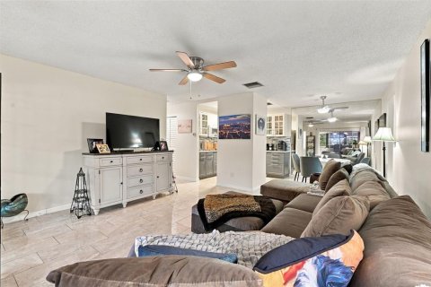 House in Palm Harbor, Florida 2 bedrooms, 92.9 sq.m. № 2393738 - photo 8