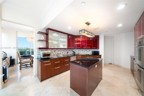 Condo in Bal Harbour, Florida, 4 bedrooms № 1988356 - photo 17