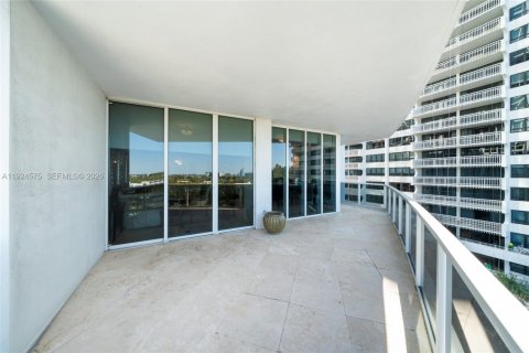 Condo in Bal Harbour, Florida, 4 bedrooms № 1988356 - photo 12