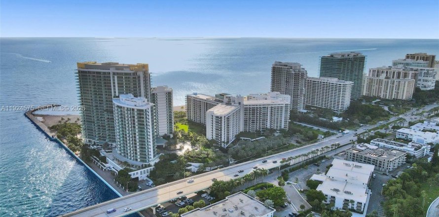 Condo in Bal Harbour, Florida, 4 bedrooms № 1988356