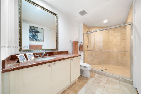 Condo in Bal Harbour, Florida, 4 bedrooms № 1988356 - photo 24