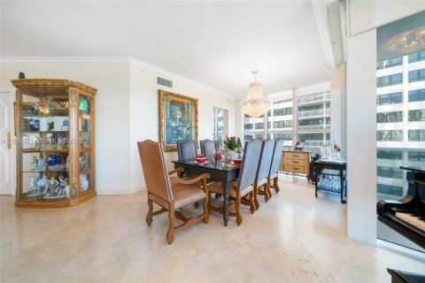 Condo in Bal Harbour, Florida, 4 bedrooms № 1988356 - photo 10