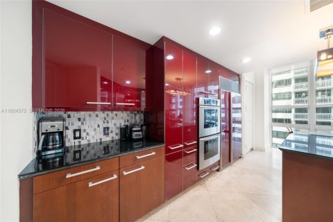 Condo in Bal Harbour, Florida, 4 bedrooms № 1988356 - photo 15