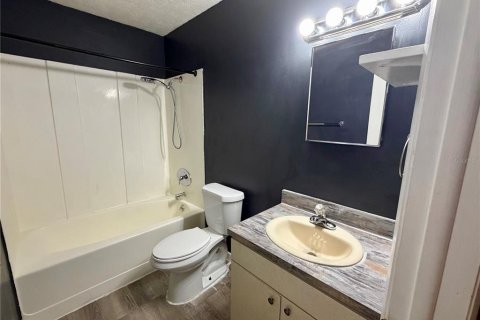 Townhouse in Tampa, Florida 2 bedrooms, 94.02 sq.m. № 2228204 - photo 8