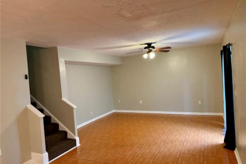 Townhouse in Tampa, Florida 2 bedrooms, 94.02 sq.m. № 2228204 - photo 3
