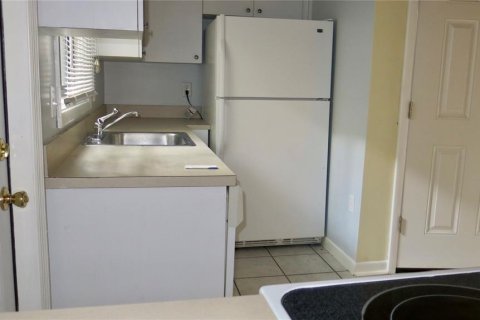 Townhouse in Tampa, Florida 2 bedrooms, 94.02 sq.m. № 2228204 - photo 10