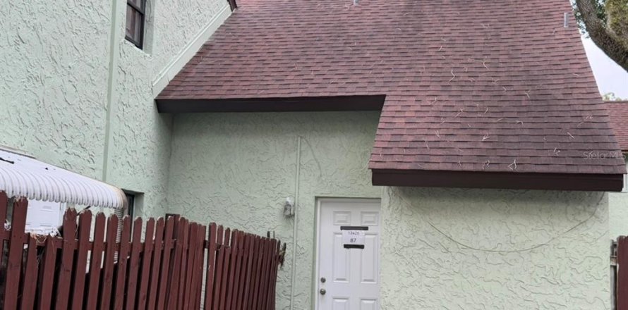 Townhouse in Tampa, Florida 2 bedrooms, 94.02 sq.m. № 2228204