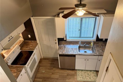 Townhouse in Tampa, Florida 2 bedrooms, 94.02 sq.m. № 2228204 - photo 7