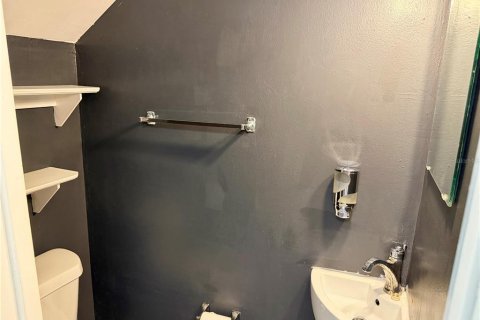 Townhouse in Tampa, Florida 2 bedrooms, 94.02 sq.m. № 2228204 - photo 5