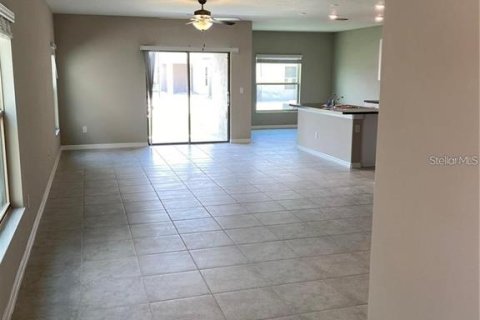 House in Tampa, Florida 4 bedrooms, 192.59 sq.m. № 2396982 - photo 8