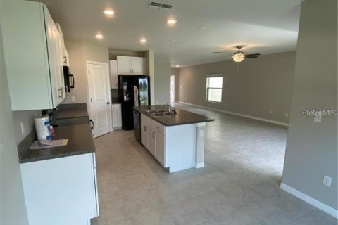 House in Tampa, Florida 4 bedrooms, 192.59 sq.m. № 2396982 - photo 7