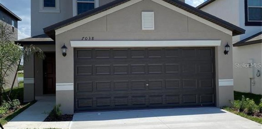 House in Tampa, Florida 4 bedrooms, 192.59 sq.m. № 2396982