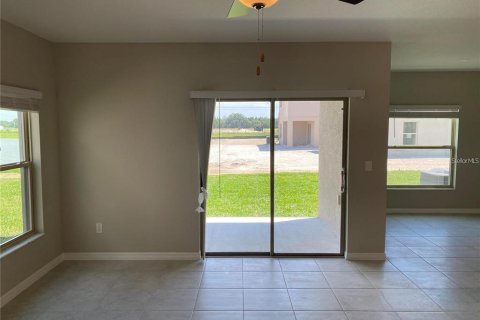 House in Tampa, Florida 4 bedrooms, 192.59 sq.m. № 2396982 - photo 9