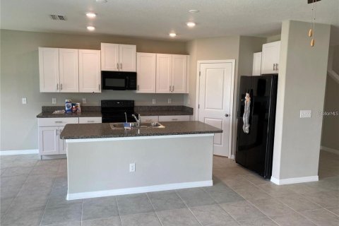 House in Tampa, Florida 4 bedrooms, 192.59 sq.m. № 2396982 - photo 3