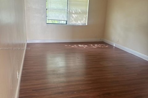 Appartement à louer à North Lauderdale, Floride: 2 chambres, 968.88 m2 № 2086983 - photo 6