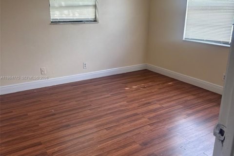 Appartement à louer à North Lauderdale, Floride: 2 chambres, 968.88 m2 № 2086983 - photo 4