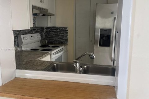 Appartement à louer à North Lauderdale, Floride: 2 chambres, 968.88 m2 № 2086983 - photo 8