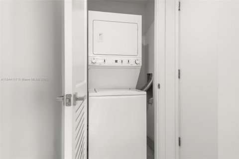 Condominio en venta en Miami, Florida, 1 dormitorio, 78.87 m2 № 1982439 - foto 20