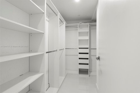 Condominio en venta en Miami, Florida, 1 dormitorio, 78.87 m2 № 1982439 - foto 19