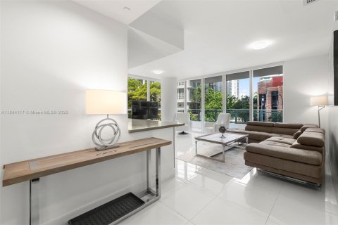 Condominio en venta en Miami, Florida, 1 dormitorio, 78.87 m2 № 1982439 - foto 1