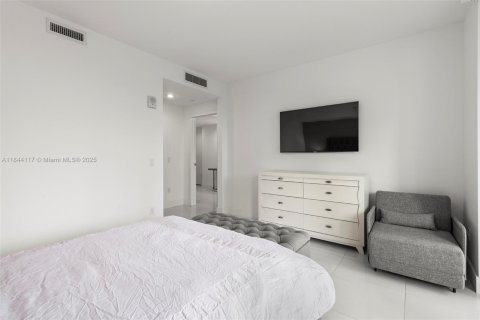 Condominio en venta en Miami, Florida, 1 dormitorio, 78.87 m2 № 1982439 - foto 17