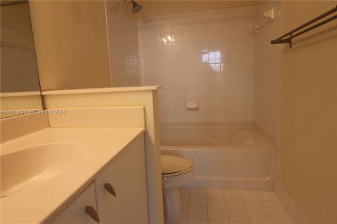 Снять в аренду кондоминиум в Корал-Спрингс, Флорида 3 спальни, 126.07м2, № 2006099 - фото 23