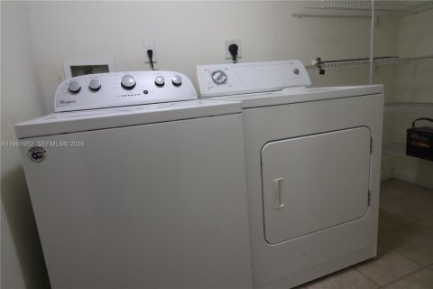 Снять в аренду кондоминиум в Корал-Спрингс, Флорида 3 спальни, 126.07м2, № 2006099 - фото 7