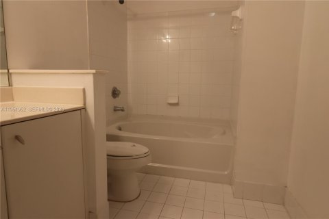 Снять в аренду кондоминиум в Корал-Спрингс, Флорида 3 спальни, 126.07м2, № 2006099 - фото 27