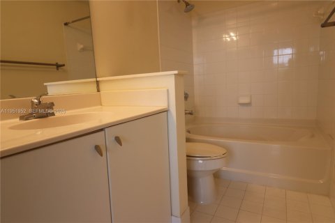 Снять в аренду кондоминиум в Корал-Спрингс, Флорида 3 спальни, 126.07м2, № 2006099 - фото 21