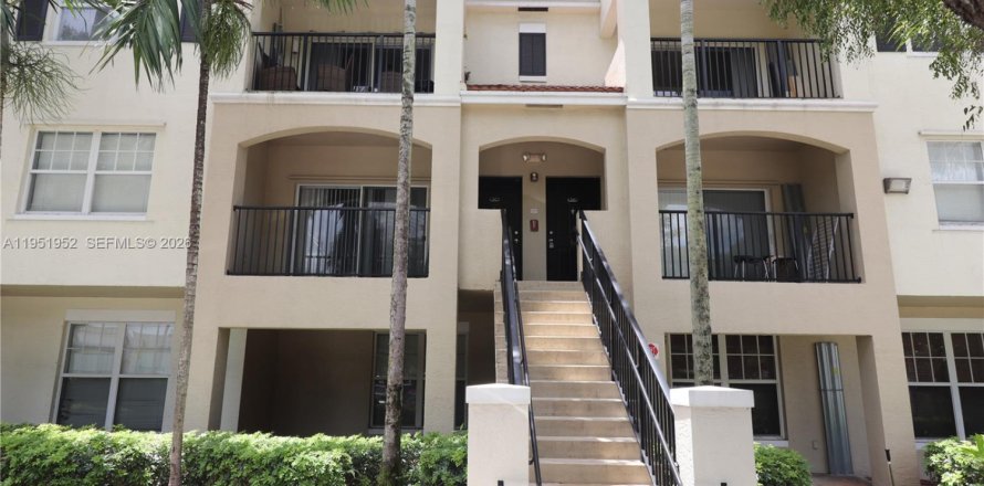 Кондоминиум с 3 спальнями в Корал-Спрингс, Флорида № 2006099