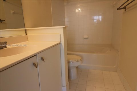 Снять в аренду кондоминиум в Корал-Спрингс, Флорида 3 спальни, 126.07м2, № 2006099 - фото 13