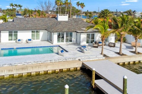 Casa en alquiler en Saint Petersburg, Florida, 3 dormitorios, 210.42 m2 № 1800326 - foto 3