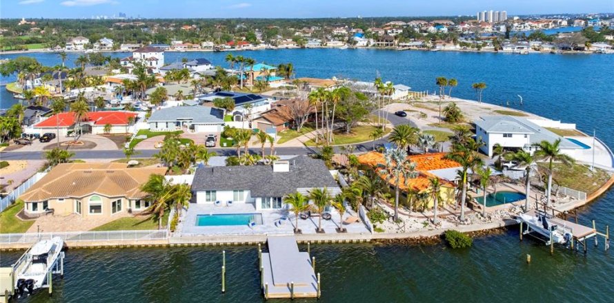 Casa en Saint Petersburg, Florida 3 dormitorios, 210.42 m2 № 1800326