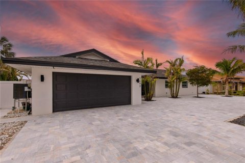 Casa en alquiler en Saint Petersburg, Florida, 3 dormitorios, 210.42 m2 № 1800326 - foto 11