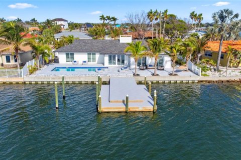 Casa en alquiler en Saint Petersburg, Florida, 3 dormitorios, 210.42 m2 № 1800326 - foto 2