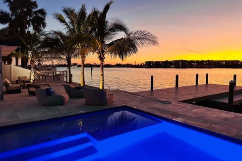 Casa en alquiler en Saint Petersburg, Florida, 3 dormitorios, 210.42 m2 № 1800326 - foto 10