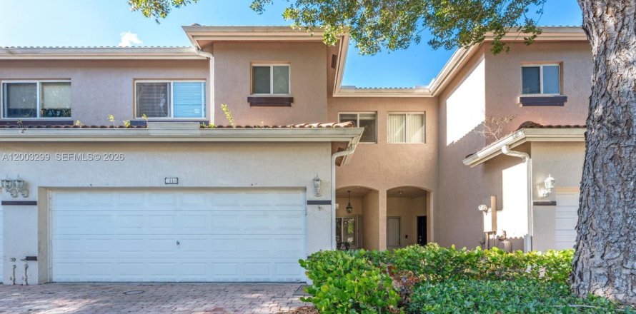 Adosado en Homestead, Florida 3 dormitorios, 179.49 m2 № 2068252