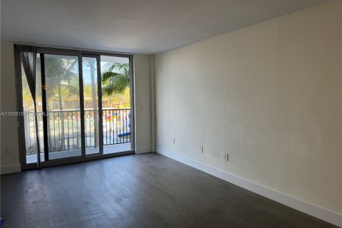 Condo in Surfside, Florida, 2 bedrooms  № 1987346 - photo 2