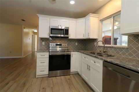 House in Ocala, Florida 2 bedrooms, 106.28 sq.m. № 1736274 - photo 11