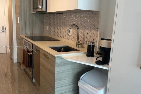 Condo in Miami, Florida  № 2046244 - photo 7