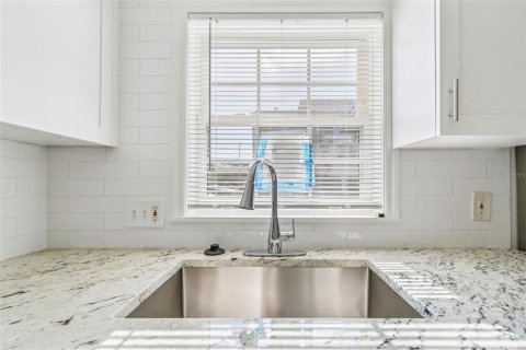 Condo in Saint Petersburg, Florida, 1 bedroom  № 2098050 - photo 10