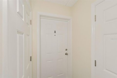 Condo in Saint Petersburg, Florida, 1 bedroom  № 2098050 - photo 4