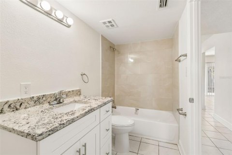 Condo in Saint Petersburg, Florida, 1 bedroom  № 2098050 - photo 16